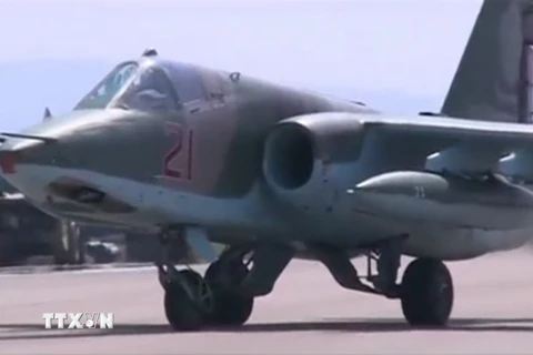 Máy bay chiến đấu Su-25 của Không quân Nga đậu trên đường băng tại căn cứ không quân Heymim ngày 5/10. (Nguồn: Reuters/TTXVN)