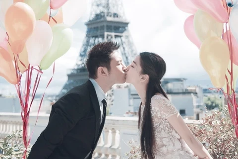 Huỳnh Hiểu Minh-Angelababy công bố ảnh cưới ngay trước hôn lễ