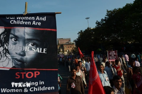 Một cuộc biểu tình phản đối tình trạng bạo hành trẻ em ở Ấn Độ. (Ảnh minh họa: AFP/TTXVN)