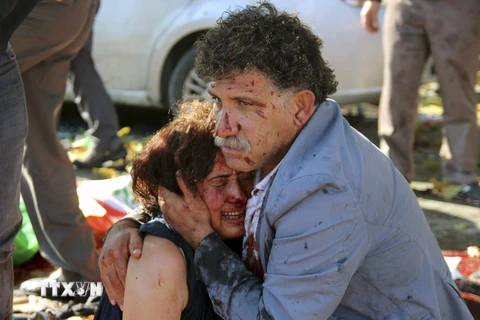 Xác nạn nhân la liệt tại hiện trường vụ nổ đẫm máu ở Thổ Nhĩ Kỳ