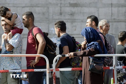 Người di cư tại nhà ga ở Munich, miền Nam nước Đức ngày 1/9. (Nguồn: AFP/TTXVN)