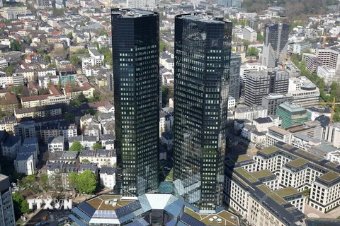 Hai tòa tháp trụ sở ngân hàng Đức Deutsche Bank tại Frankfurt am Main ngày 7/4/2011. (Nguồn: AFP/TTXVN)
