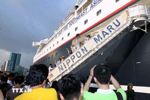 Tàu thanh niên Đông Nam Á rời Cảng Sài Gòn hồi năm 2013. (Ảnh: Thanh Vũ/TTXVN)