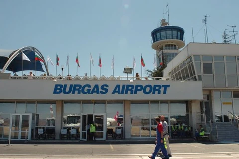 Máy bay phải hạ cánh khẩn cấp xuống thành phố Burgas ở miền Đông Bulgaria. (Nguồn: scoopnest.com)