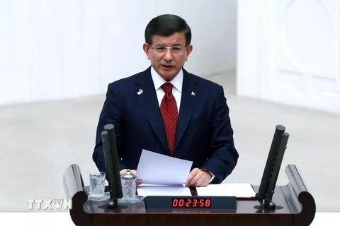 Thủ tướng Thổ Nhĩ Kỳ Ahmet Davutoglu trong cuộc họp Quốc hội ở thủ đô Ankara ngày 25/11. (Nguồn: AFP/TTXVN)