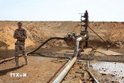Liên quân quốc tế do Mỹ dẫn đầu tấn công vào mục tiêu là các cơ sở lọc dầu ở Syria do IS chiếm giữ. (Nguồn: AFP/TTXVN)