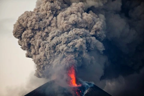 Núi lửa Momotombo phun trào. (Nguồn: huffingtonpost)