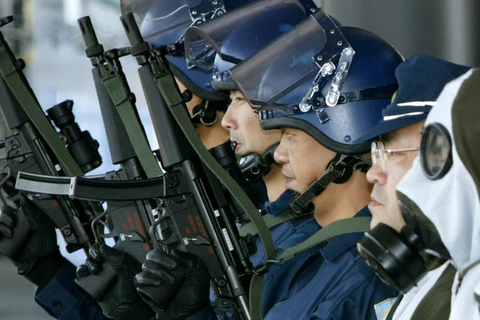 Lực lượng cảnh sát chống khủng bố của Nhật Bản. (Nguồn: Reuters)