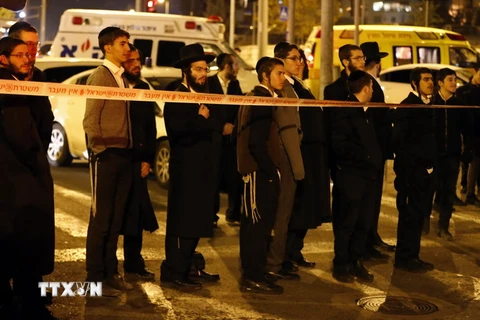Hiện trường vụ tấn công bằng dao gần thành phố cổ Jerusalem ngày 3/12. (Nguồn: AFP/TTXVN)