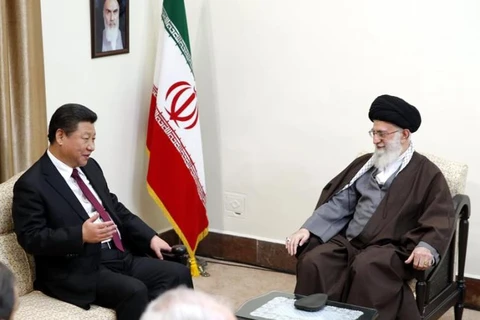 Chủ tịch Trung Quốc Tập Cận Bình và Đại giáo chủ Ali Khamenei. (Nguồn: Xinhua)