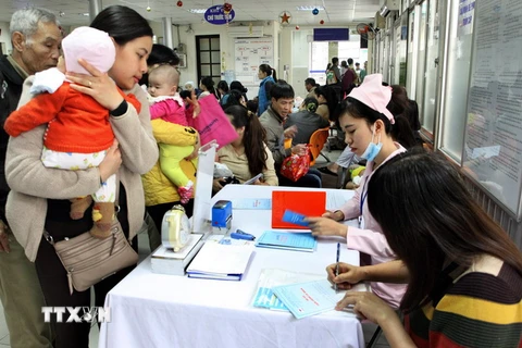 Trung tâm Y tế dự phòng tỉnh Hải Dương đã mở thêm bàn tiêm vắcxin phòng bệnh viêm não mô cầu. (Ảnh minh họa: Dương Ngọc/TTXVN)