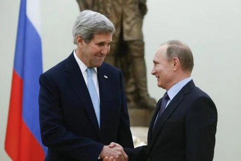 Tổng thống Nga Vladimir Putin (phải) đã có cuộc gặp với Ngoại trưởng Mỹ John Kerry. (Nguồn: Reuters)
