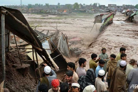 Tại làng Sam Gung, lở đất do mưa lớn đã chôn vùi hai ngôi nhà khiến 5 trẻ em và 3 phụ nữ thiệt mạng. (Nguồn: AFP)