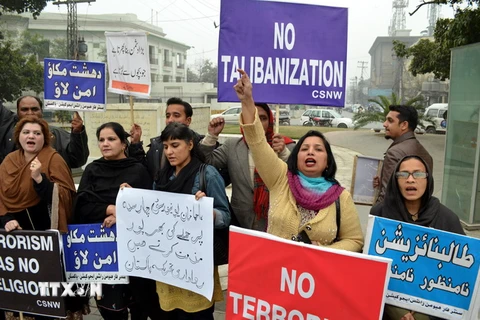 Một cuộc tuần hành của người dân Pakistan. (Nguồn: THX/TTXVN)