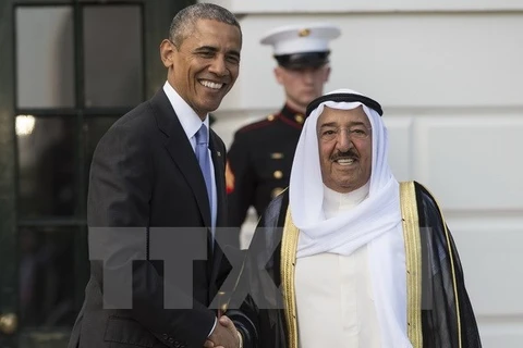 Tổng thống Mỹ Barack Obama (trái) và Tổng thư ký GCC Abdullatif bin Rashid al-Zayani. (Nguồn: AFP/TTXVN)