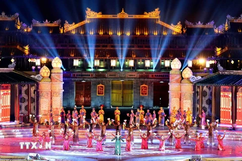 Văn hóa vùng miền tràn ngập tại Lễ khai mạc Festival Huế 2016