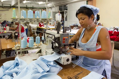 Công nhân dệt may ở La Habana. (Nguồn: c8.alamy.com)