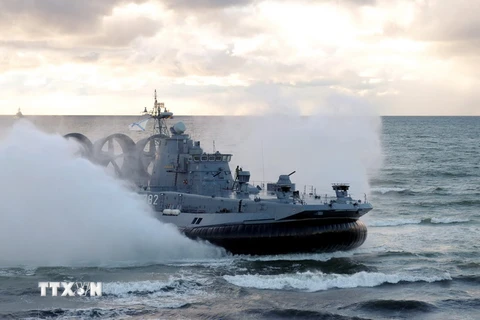 Tàu đổ bộ của hải quân Nga tham gia một cuộc tập trận. (Nguồn: AFP/TTXVN)