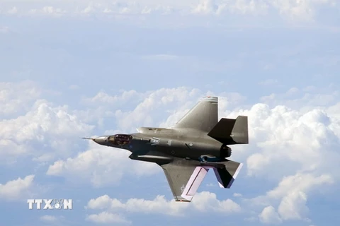 Một máy bay F-35 trong phi đội không kích hỗn hợp. (Nguồn: AFP/TTXVN)