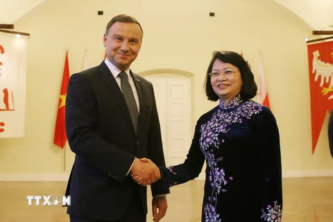 Phó Chủ tịch nước Đặng Thị Ngọc Thịnh hội kiến Tổng thống Ba Lan Andrzej Duda. (Ảnh: Quang Hải/TTXVN)