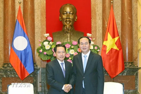 Chủ tịch nước Trần Đại Quang tiếp Bộ trưởng Ngoại giao Lào Saleumxay Kommasith nhân chuyến thăm chính thức Việt Nam. (Ảnh: Nhan Sáng/TTXVN)