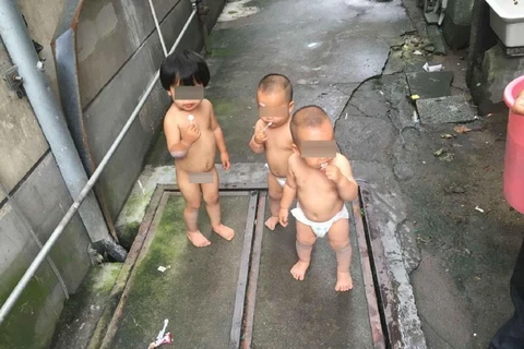 3 đứa trẻ trên đường. (Nguồn: QQ)