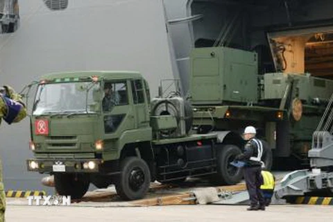 Xe chở hệ thống đánh chặn tên lửa PAC-3 rời bến cảng ở Ishigaki ở miền Nam Nhật Bản ngày 6/2. (Nguồn: Kyodo/TTXVN)