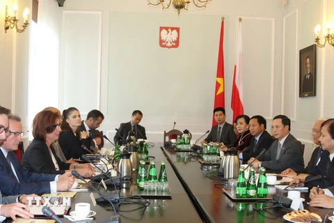 Phó Chủ tịch Quốc hội Uông Chu Lưu hội đàm với Phó Chủ tịch Hạ viện Ba Lan Malgorzata kidawa Blonska.(Ảnh: Hồng Tâm/TTXVN)