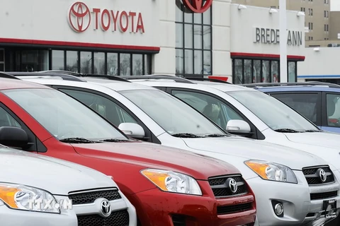 Xe của hãng Toyota được bày bán tại đại lý ở Park Ridge, Illinois, Mỹ. (Nguồn:. EPA/TTXVN)