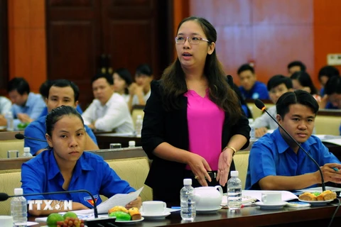 Bà Phạm Thị Ánh Nguyệt, Phó chủ tịch Ủy ban Nhân dân phường 4, quận 5 trình bày ý kiến. (Ảnh: An Hiếu/TTXVN)