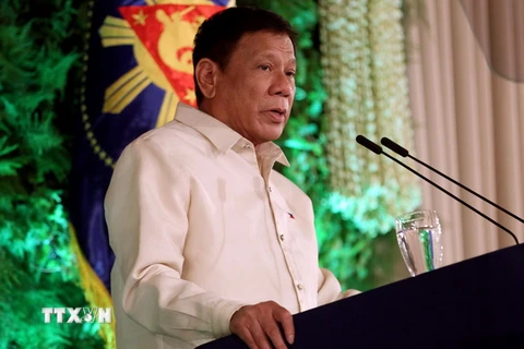 Tân Tổng thống Rodrigo Duterte phát biểu tại lễ tuyên thệ nhậm chức ở Manila ngày 30/6. (Nguồn: EPA/TTXVN)
