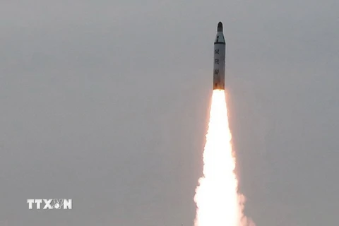 Triều Tiên thử một tên lửa đạn đạo ngày 23/4. (Nguồn: Reuters/TTXVN)