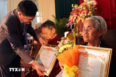 Trao tặng, truy tặng danh hiệu cho 234 Bà mẹ Việt Nam Anh hùng