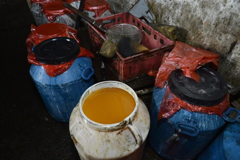 Ngày 29/7, lực lượng chức năng thành phố Côn Minh, Vân Nam, miền Nam Trung Quốc, đã phát hiện một cơ sở tái chế thực phẩm bất hợp pháp. (Nguồn: QQ)
