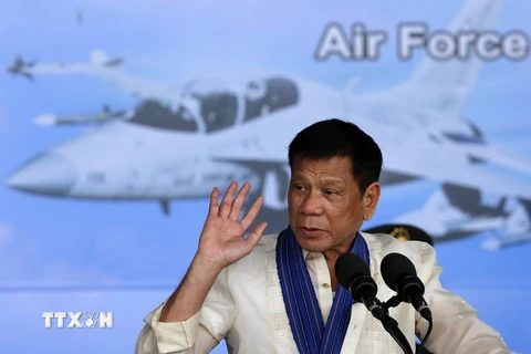Tổng thống Philippines Rodrigo Duterte phát biểu tại Angeles, phía đông Manila ngày 5/7. (Nguồn: EPA/TTXVN)