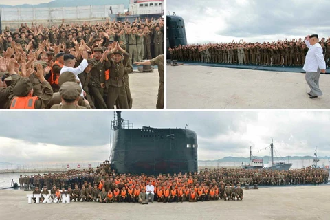 Nhà lãnh đạo Kim Jong-Un (phải- phía trên) và các binh sỹ Triều Tiên mừng thành công vụ phóng thử tên lửa đạn đạo Pukguksong từ tàu ngầm ngày 25/8. (Nguồn: YONHAP/TTXVN)