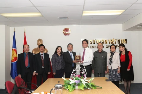 Đoàn Ủy ban Mặt trận Tổ quốc thành phố Hà Nội thăm, làm việc với Đại sứ quán Việt Nam tại New Zealand. (Nguồn: Đại sứ quán Việt Nam tại New Zealand​)
