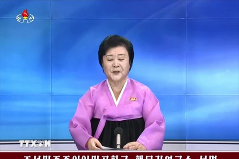 Phát thanh viên Đài truyền hình Trung ương Triều Tiên đưa tin về vụ thử hạt nhân thứ 5 của nước này, ngày 9/9. (Nguồn: Yonhap/TTXVN)