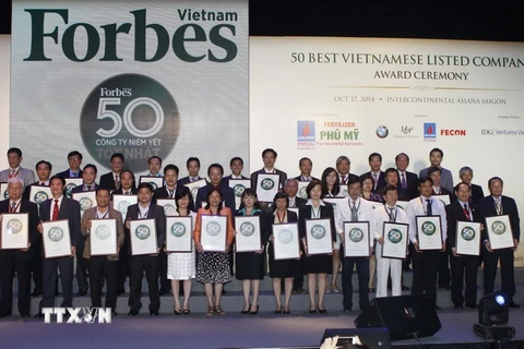 Tạp chí Forbes Việt Nam vinh danh 50 công ty niêm yết tốt nhất năm 2014. (Ảnh: Hoàng Hải/TTXVN)