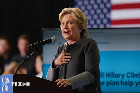 Bà Hillary Clinton phát biểu trong chiến dịch vận động tranh cử ở Durham, New Hampshire, Mỹ ngày 28/9. (Nguồn: EPA/TTXVN)