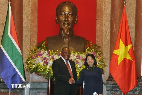 Phó Chủ tịch nước Đặng Thị Ngọc Thịnh đón và hội đàm với ông Cyril Ramaphosa, Phó Tổng thống Cộng hòa Nam Phi sang thăm chính thức Việt Nam. (Ảnh: Nguyễn Khang/TTXVN)