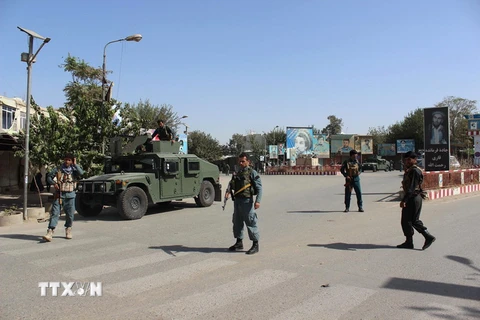 Lực lượng an ninh Afghanistan trong chiến dịch truy quét phiến quân Taliban tại thành phố Kunduz ngày 3/10. (Nguồn: THX/TTXVN)