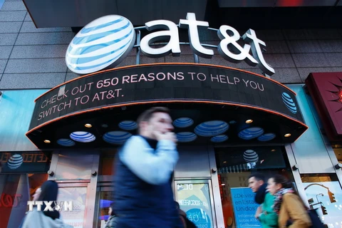 Biểu tượng AT&T tại một cửa hàng ở New York (Mỹ) ngày 23/10. (Nguồn: AFP/TTXVN)
