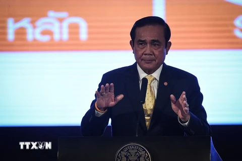 Thủ tướng Thái Lan Prayuth Chan-ocha tiết lộ thời điểm Thái tử Maha Vajiralongkorn có thể lên ngôi Vua trong cuộc họp báo ở Bangkok ngày 15/9. (Nguồn: AFP/TTXVN)