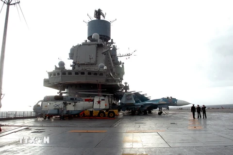 Tàu sân bay Kuznetsov tại cảng Tartous của Syria ngày 8/1/2012. (Nguồn: AFP/TTXVN)