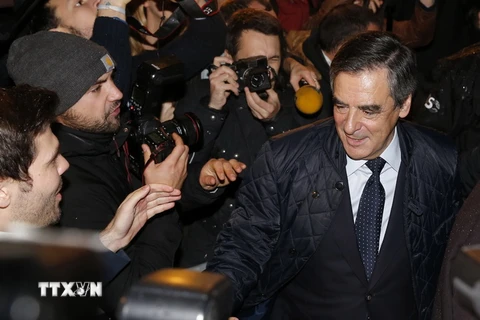 Cựu Thủ tướng Pháp François Fillon sau cuộc bầu cử sơ bộ vòng một tại Paris ngày 20/11. (Nguồn: AP/TTXVN)