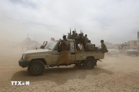 Phiến quân Houthi tại một khu vực ở thủ đô Sana'a ngày 10/11. (Nguồn: EPA/TTXVN)
