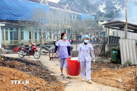 Việc xử rác thải y tế ở Tuyên Quang gặp nhiều khó khăn do cán bộ kiêm nhiệm, không được đào tạo. (Ảnh: Văn Tý/TTXVN)