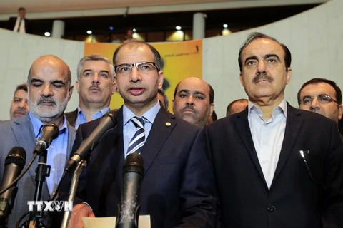 Chủ tịch Quốc hội Iraq Salim al-Juburi (thứ 2, trái) phát biểu trong một cuộc họp báo ở thủ đô Baghdad. (Nguồn: AFP/TTXVN)