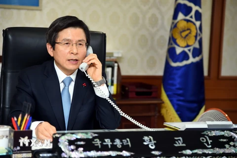 Thủ tướng Hàn Quốc Hwang Kyo-ahn tại phiên họp nội các khẩn cấp ở thủ đô Seoul ngày 9/12. (Nguồn: EPA/TTXVN)